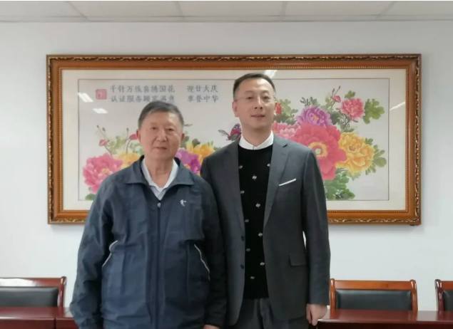 胡金发老师与体系认证总监刘建峰先生亲切合影